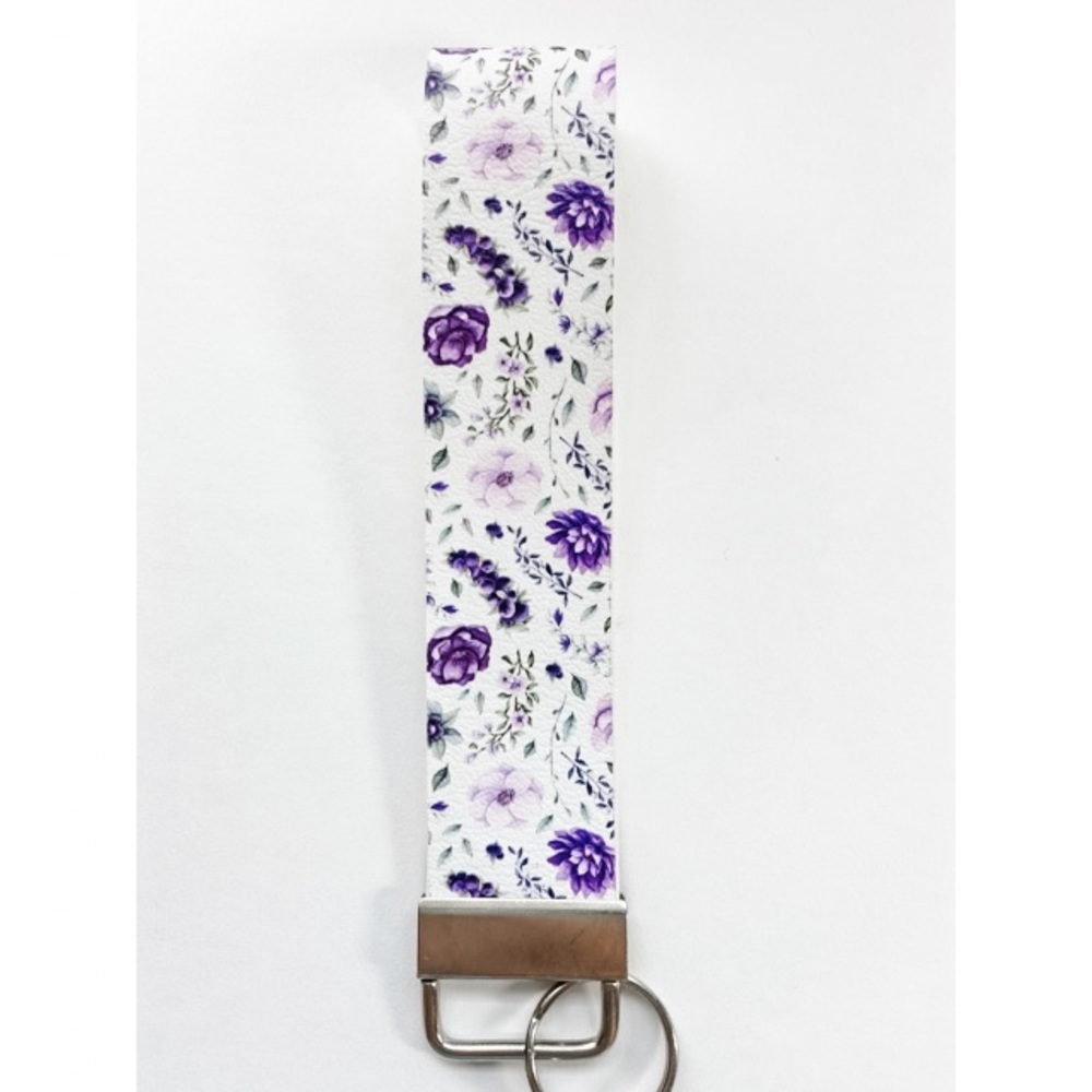 💜🌸 Purple floral keychain/key fob. Vegan leather